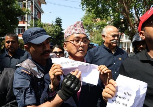 सिंहदरबारभित्र प्रदर्शन गर्ने राप्रपाका तीन नेता पक्राउ, काठमाडौं परिसरमा लगियो