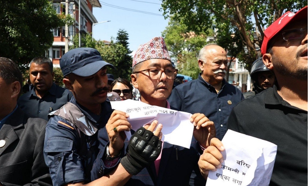 सिंहदरबारभित्र प्रदर्शन गर्ने राप्रपाका तीन नेता पक्राउ, काठमाडौं परिसरमा लगियो