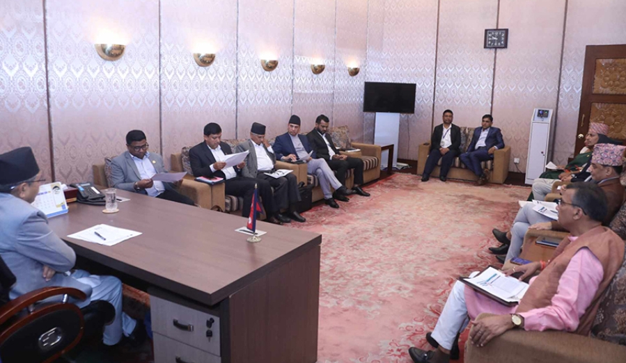 सभामुख घिमिरेद्वारा कानूनमन्त्रीसहित प्रमुख सचेतकहरूसँग बैठक