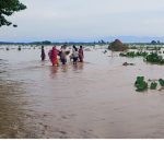 झापा बाढी अपडेट: पूर्वपश्चिम राजमार्ग र कोशी लोकमार्ग ठाउँठाउँमा अवरुद्ध, २२ परिवार विस्थापित