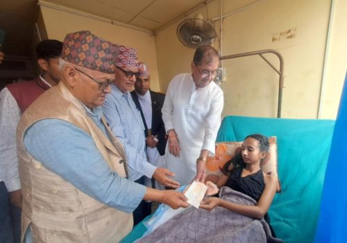 राजावादीहरूले गरे विद्यार्थी रेविका खत्रीका लागि आर्थिक सहयोग