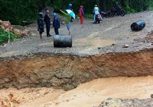 पूर्वपश्चिम राजमार्ग अवरुद्ध, डाइभर्सन बगाउँदा साना सवारीलाई वैकल्पिक मार्ग प्रयोग गर्न आग्रह