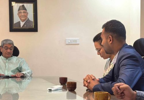 आत्महत्या प्रयासपछि डा. केशव श्रेष्ठ गृहमन्त्रीसँग भेट