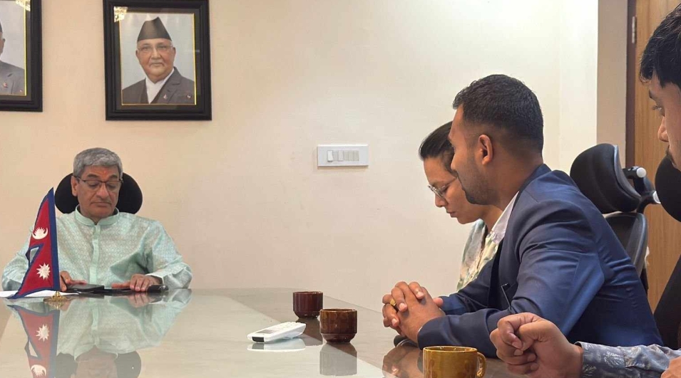 आत्महत्या प्रयासपछि डा. केशव श्रेष्ठ गृहमन्त्रीसँग भेट