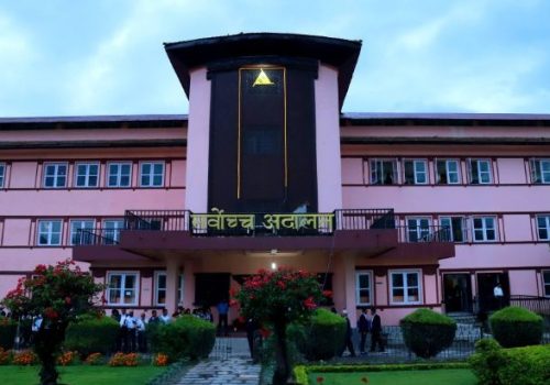 ट्याक्सी व्यवसायीको दबाब अस्वीकृत : सर्वोच्चको आदेशले राइड सेयरिङलाई समर्थन