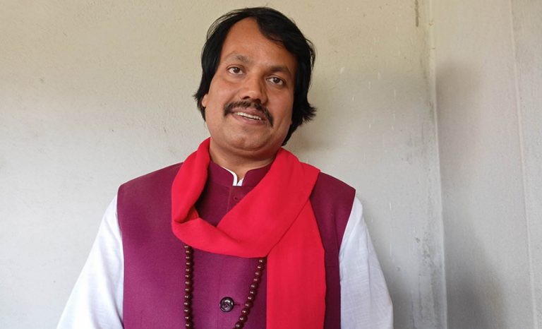 रवि लामिछानेको समर्थनमा डा. सिके राउत हस्ताक्षर गर्न घण्टीघर पुगे