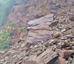 रसुवामा चार स्थानमा खसेको पहिरोले पासाङल्हामु राजमार्ग पूर्ण अवरुद्ध