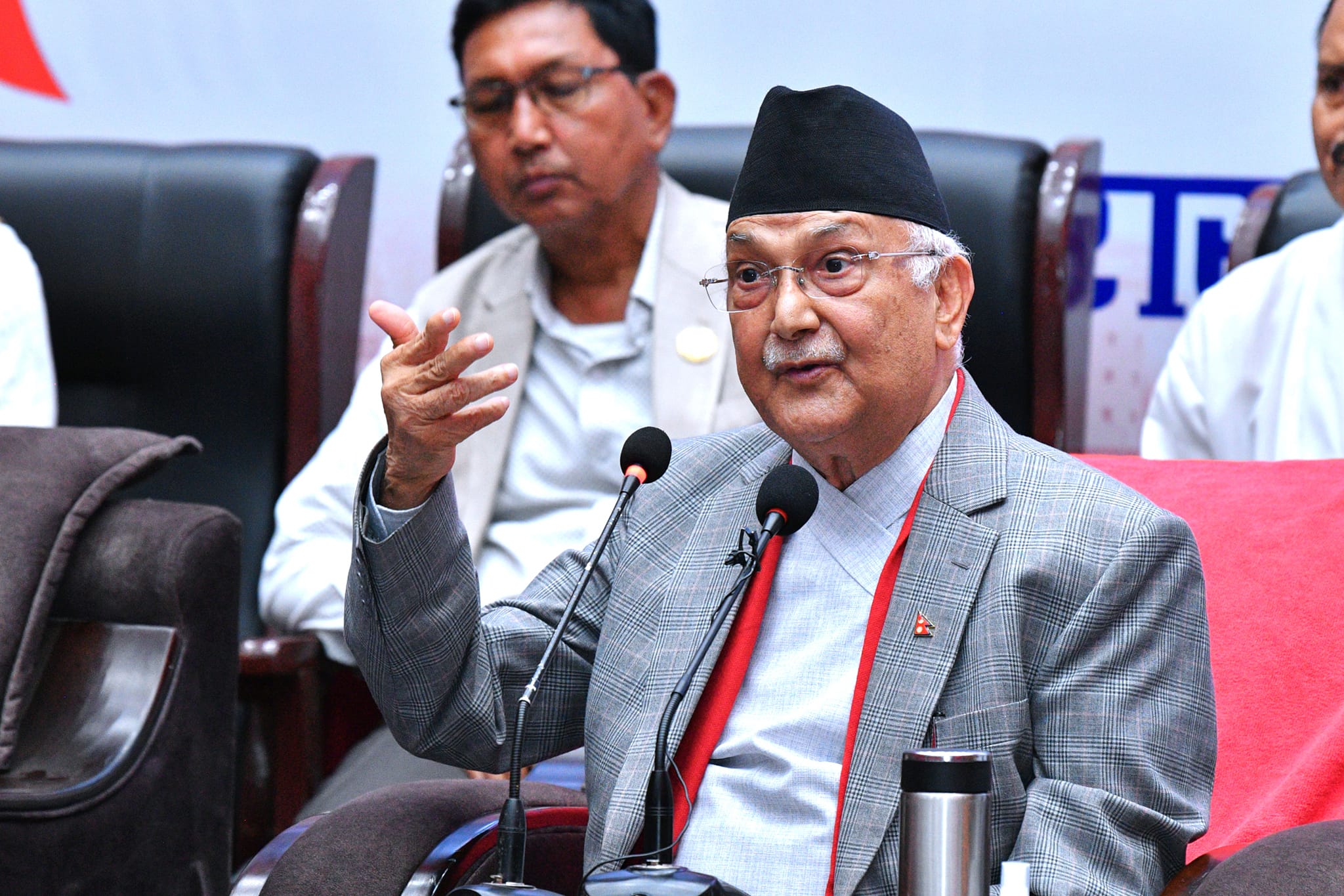 अब प्रधानमन्त्री र मन्त्रीहरूले आफ्नै तलब मन्त्रिपरिषद्‍मार्फत तोक्न पाउने