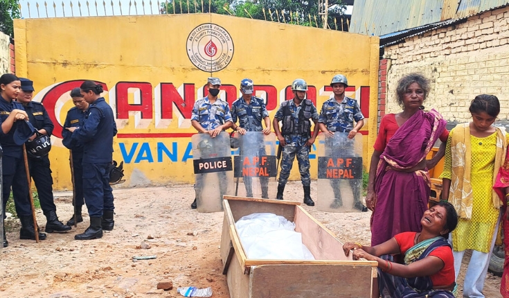 उद्योगको विषाक्त पानीले बालकको ज्यान गएपछि शव तेर्स्याएर प्रदर्शन