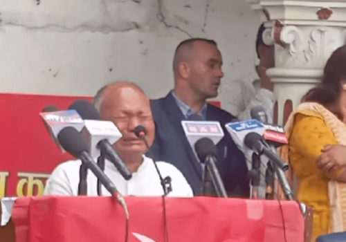 साधारण सहिदको बेवास्ता भएको भन्दै मञ्चमै भक्कानिए शंकर लामा