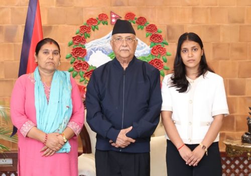 विपिन जोशीको उद्धारका लागि आमा र बहिनी प्रधानमन्त्री कार्यालयमा