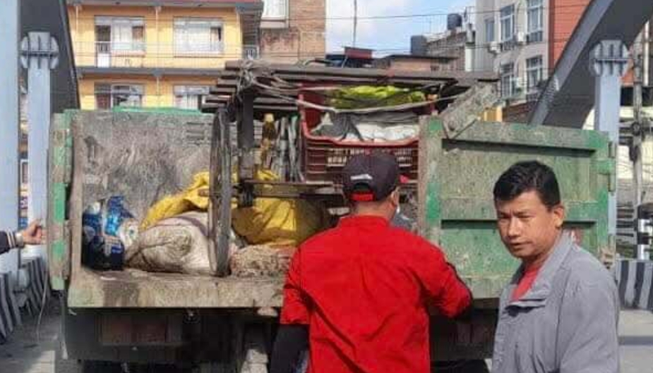 डल्लुमा रिक्सामार्फत फोहोर फाल्न खोज्ने व्यक्तिलाई ३० हजार जरिवाना