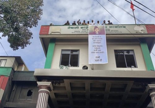 जलेको कांग्रेस कार्यालयमा वीपी कोइरालाको तस्बिर पुनः राखियो