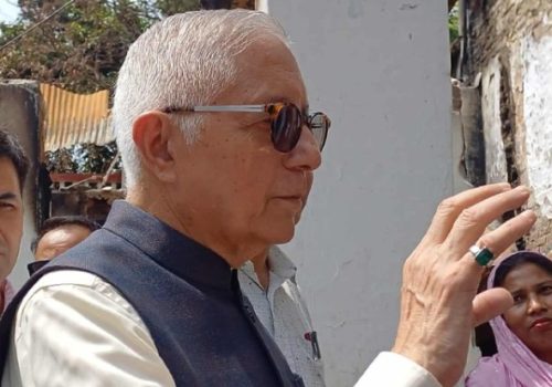 आगजनीपछिको कोइराला निवास अवलोकन गर्दै भावुक बने डा. शेखर