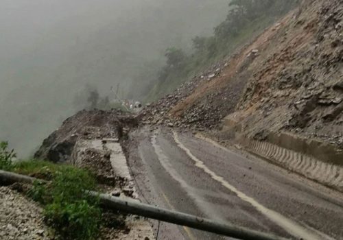 ज्वाङखोलामा फेरि पहिरो, पृथ्वी राजमार्ग अबरुद्ध