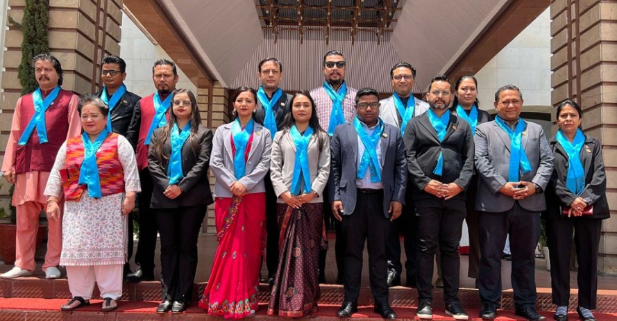 रास्वपाले पूर्वसांसदलाई पासपोर्ट र परिचयपत्र बुझाउन निर्देशन