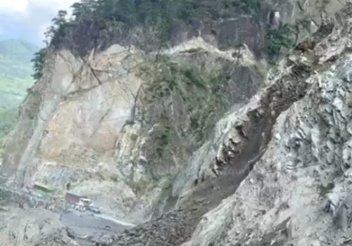 तुइनखोलामा पहिरो, मुग्लिन–नारायणगढ सडक फेरि अवरुद्ध
