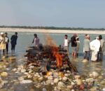 महाकाली किनारमा विपिन जोशीको राष्ट्रिय सम्मानका साथ अन्त्येष्टि