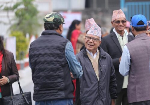 पूर्वप्रधानमन्त्री माधव नेपाललाई सुरक्षा फिर्ता, पार्टी बैठकमा पुगे एक्लै