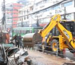 थापाथलीमा काठमाडौँ महानगरको डोजर अभियान: अवैध टहरा भत्काइयो