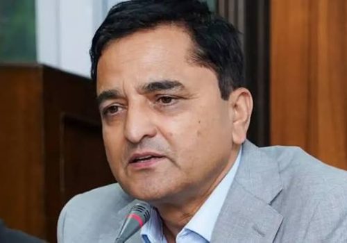 पूर्वसांसद योगेश भट्टराईले बुझाए रातो पासपोर्ट