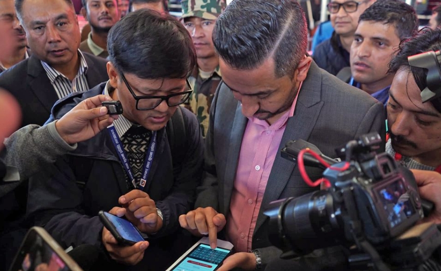 नयाँ बसपार्कमा सञ्चारमन्त्रीद्वारा फ्रि–वाईफाई सेवा परीक्षण