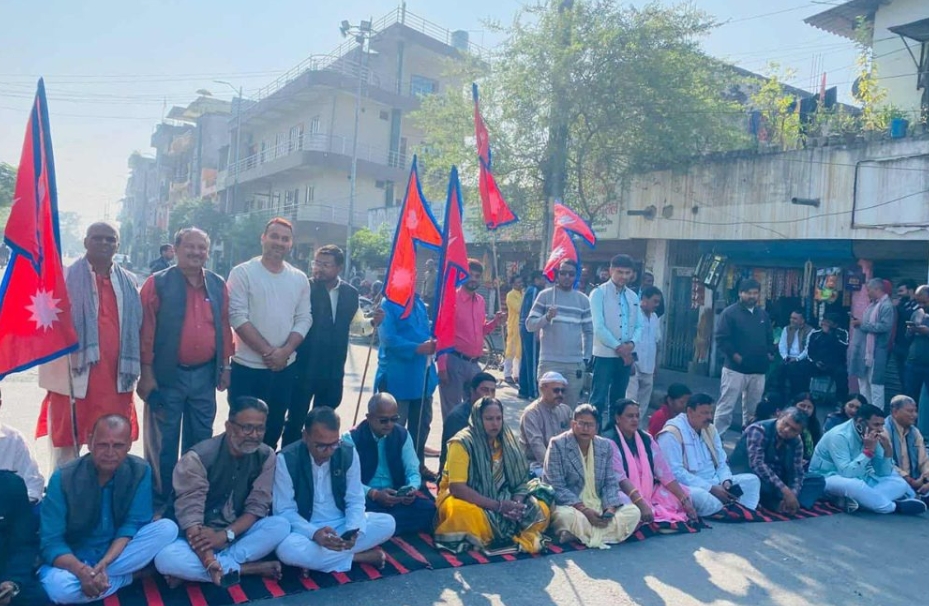 मधेश भवनअगाडि सात दलीय गठबन्धनको धर्ना सातौँ दिनमा प्रवेश