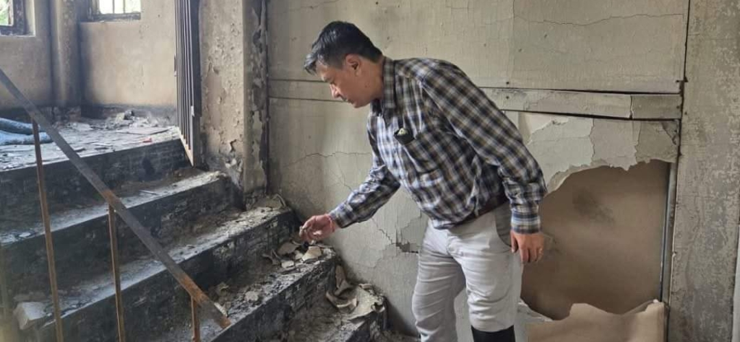 पूर्वकार्यकारी निर्देशक हितेन्द्रदेव शाक्यको घर डढेपछि भावुक प्रतिक्रिया: ‘मैले के बिराएँ ?’