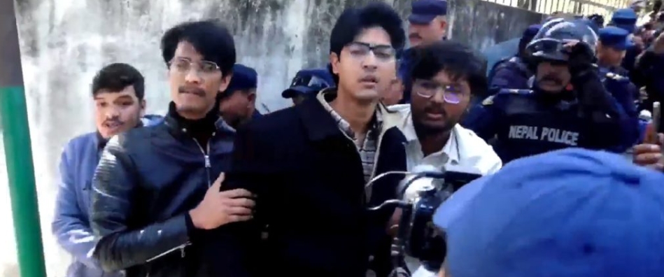 सिंहदरबारमा प्रवेश प्रयास असफल, जेनजीलाई प्रहरीले निषेधित क्षेत्रबाट हटायो