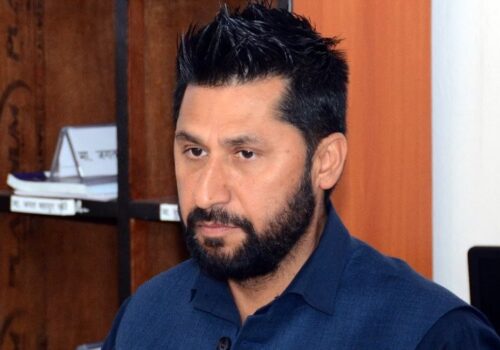 जाँचबुझ आयोगद्वारा रवि लामिछानेलाई सोधपुछका लागि सिंहदरबारमा उपस्थित गराइँदै