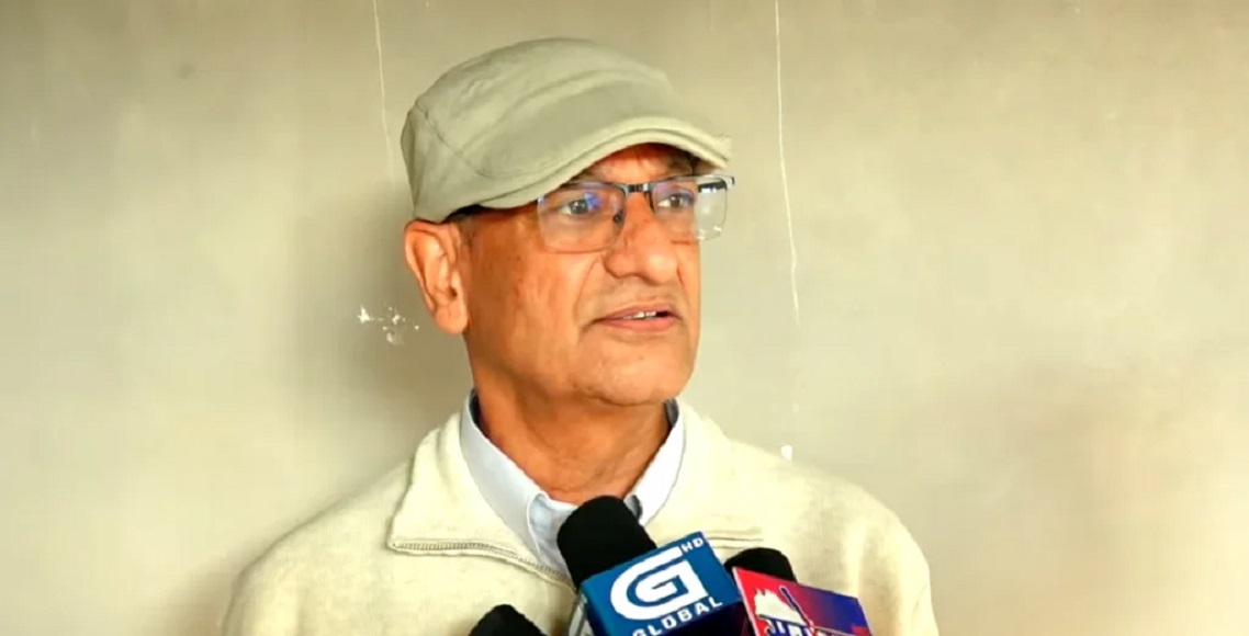 घर र आमा दुवै गुमाएको पीडा आयोगसमक्ष पोख्दै रमेश लेखक