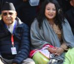 मतदानपछि ज्योती मगरसँगै बसेर प्रतिनिधिसँग भोट माग्दै केपी ओली