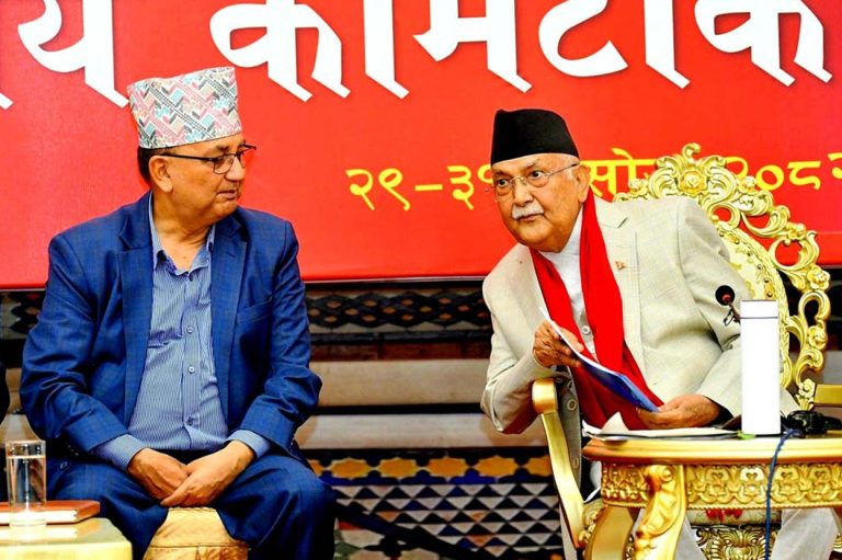 एमाले महाधिवेशन : ओली पक्षको आक्रामक प्रचार, ईश्वर समूहको ‘भित्री खेल’