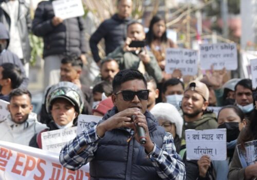 भाषा पास, भविष्य अड्कियो: कोरिया जान नपाएपछि माइतीघरमा प्रदर्शन