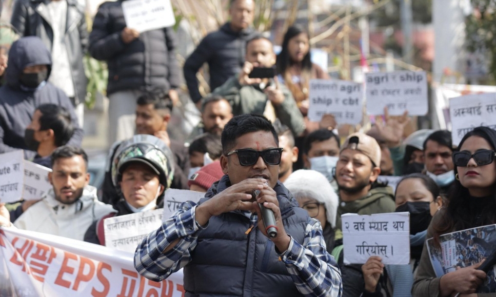 भाषा पास, भविष्य अड्कियो: कोरिया जान नपाएपछि माइतीघरमा प्रदर्शन