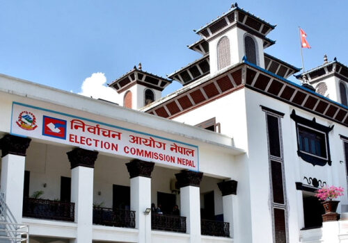 निर्वाचन आयोगले तोक्यो राष्ट्रिय झण्डा प्रयोगको मापदण्ड, कति ओटा सम्म प्रयोग गर्न पाइने?