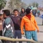 बस दुर्घटनाको निष्पक्ष छानबिनको माग गर्दै मन्थली–खुर्कोट सडक बन्द