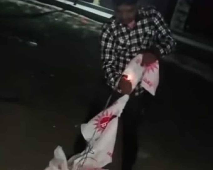 सप्तरीमा एमालेको झण्डा जलाएको आरोपमा निर्वाचन प्रहरी पक्राउ