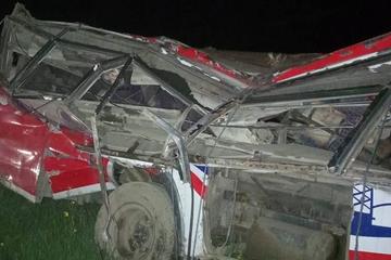 बैतडीमा जन्ती बोकेको बस दुर्घटना, १३ जनाको मृत्यु