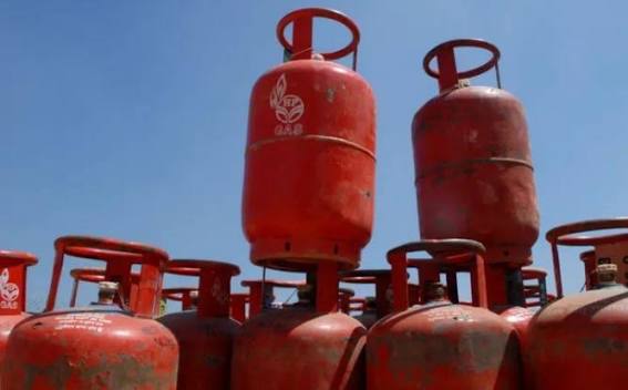 एलपीजी ग्यास आपूर्ति सहज, हल्लाको भरमा स्टक नगर्न आयल निगमको अपिल