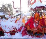 हिमपातले पाथीभरा ढाकिँदा दर्शनार्थीको ओइरो