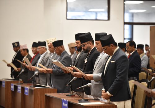 ज्येष्ठ सदस्य केसीले गराए नवनिर्वाचित सांसदहरूको शपथ