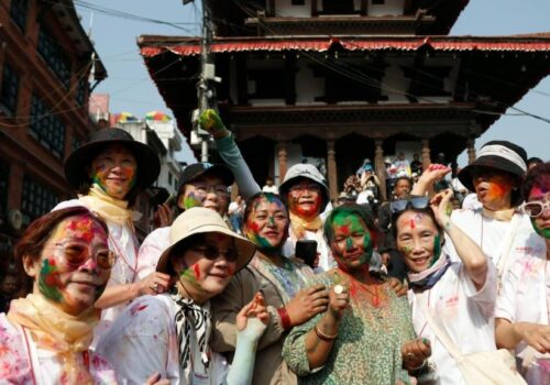 बसन्तपुरमा होलीको रौनक, निर्वाचनका कारण उत्साह केही कम