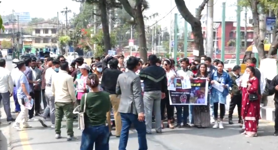 इनिसा विक हत्या प्रकरण : काठमाडौंमा फेरि विरोध प्रदर्शन, दोषीलाई कडा कारबाहीको माग