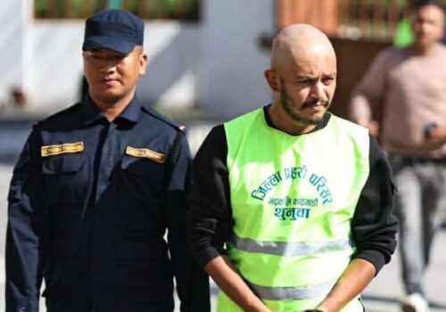 हत्कडी लगाएर बलेलाई सरकारी वकिलको कार्यालयमा लगियो