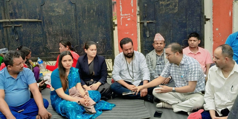 हिरासत मृत्यु प्रकरणले तातियो सिन्धुली, रास्वपा सांसद प्रशासन कार्यालयमै धर्नामा