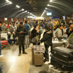 विमानस्थलमा अनियन्त्रित भीड बढेपछि कडा कदम : एक यात्रुको बिदाइमा बढीमा ३ जनामात्र आउन पुनः कडा निर्देशन