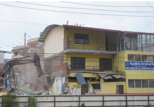 बालाजुस्थित विद्यालयमा डोजर, नदी किनार अतिक्रमण हटाउने अभियान तीव्र
