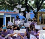 उचित पारिश्रमिकको माग गर्दै शहीद मेमोरियलका स्वास्थ्यकर्मी आन्दोलनमा