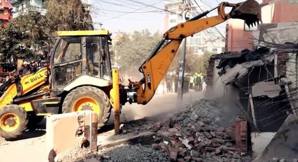 लालपुर्जा देखाएपछि विष्णुमती किनारमा डोजर रोकियो